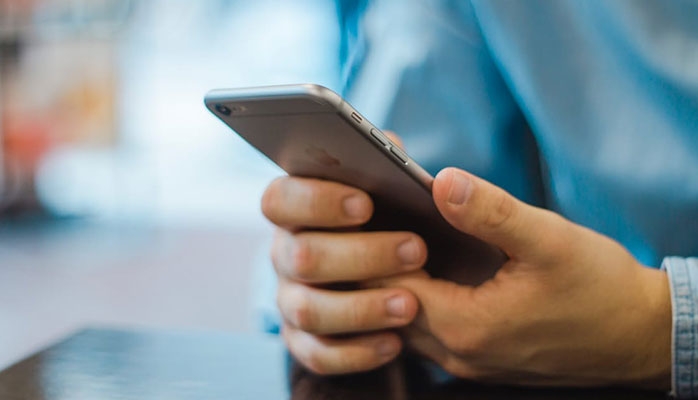 Assurance de téléphone mobile : le médiateur fustige des “escroqueries”